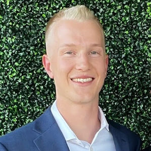 Meet your Posher, Adam